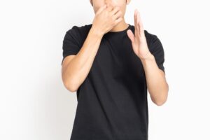 歯周ポケットの歯石は口臭の原因？効果的な治療法とは