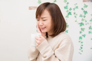 神経を取った後の歯が痛む原因は？その理由と解決法