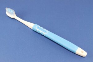 歯茎の傷はなぜ起きる？硬めの歯ブラシが引き起こす問題点